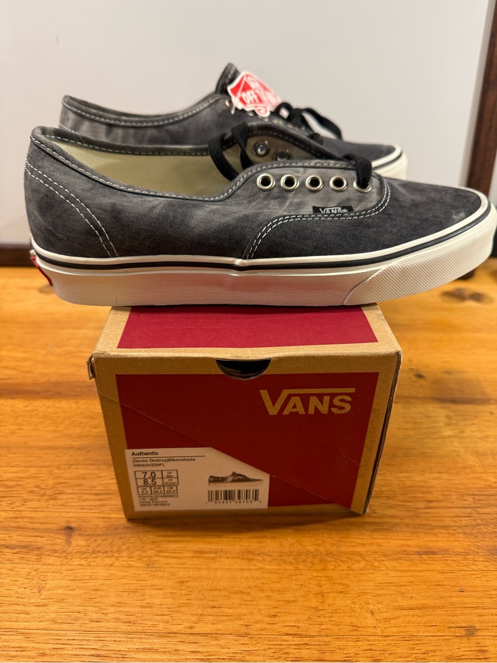 Vans Authentic Sneakers NEW - Black and White